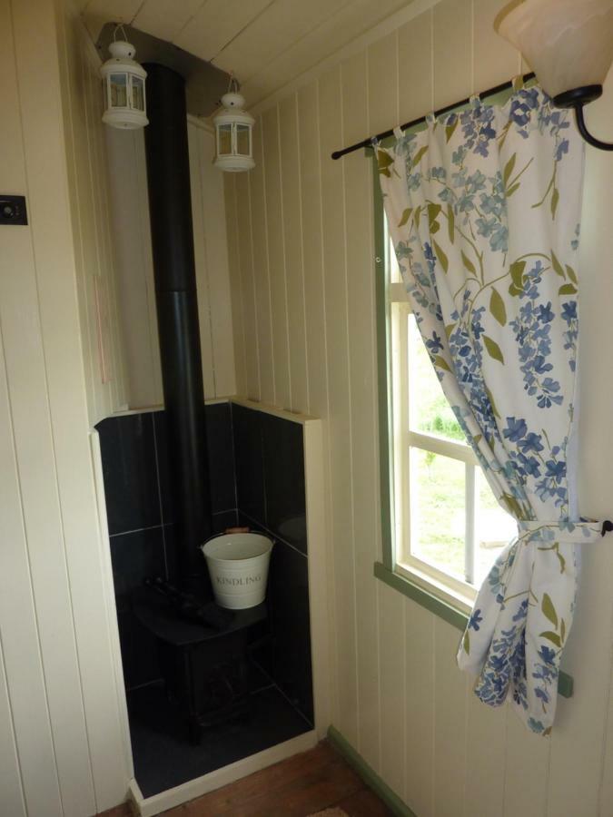 The Buteland Stop Rosie Off Grid Shepherds Hut Bellingham Buitenkant foto