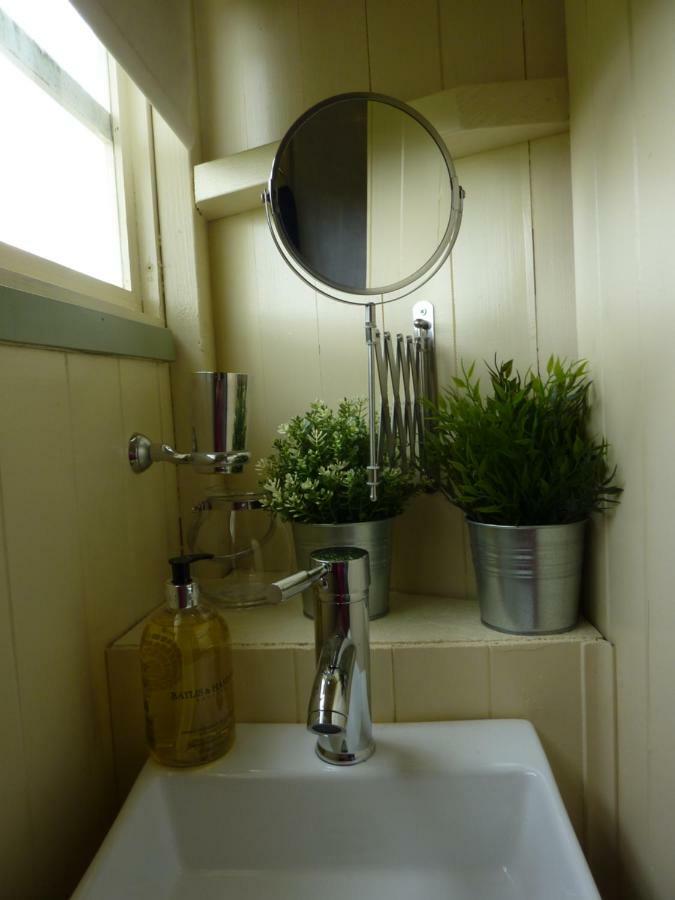 The Buteland Stop Rosie Off Grid Shepherds Hut Bellingham Buitenkant foto